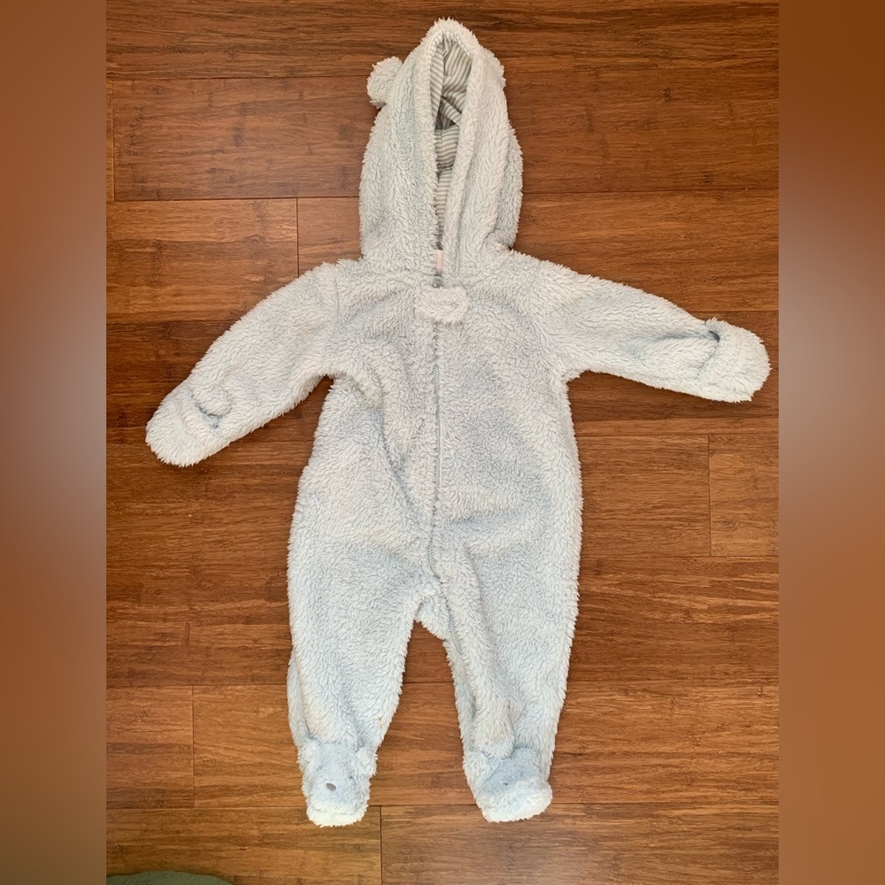 Carter’s light blue snowsuit coverall, bunting, fluffy bear. Boy/Girl. 6 months
